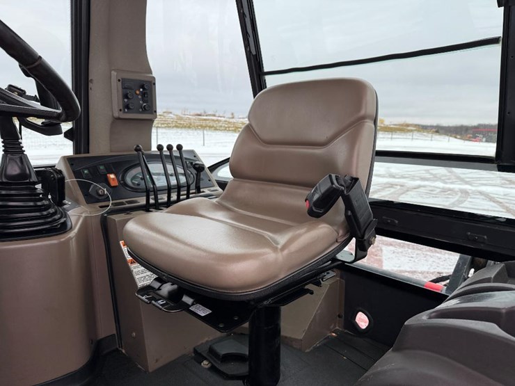 2011-case-570m-xt-image-56