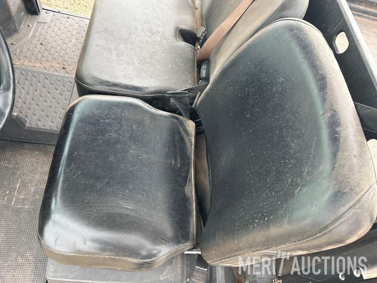 2021-john-deere-gator-image-43