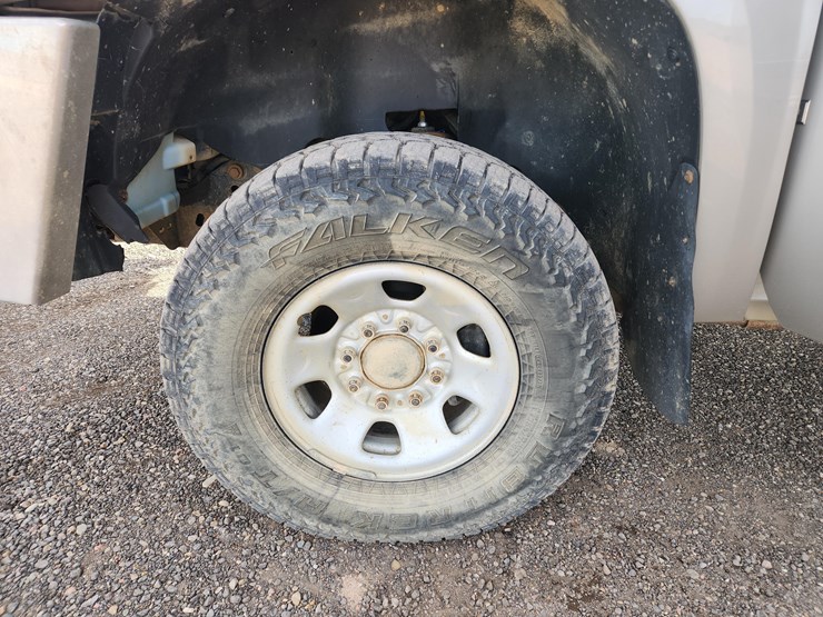 2009-gmc-3500-image-16