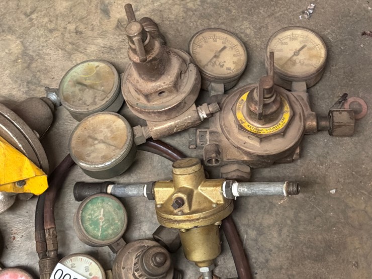 #37-•-lot-of-gauges-image-2