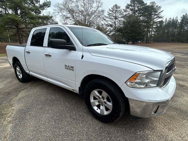 2016-ram-1500-slt-image-3