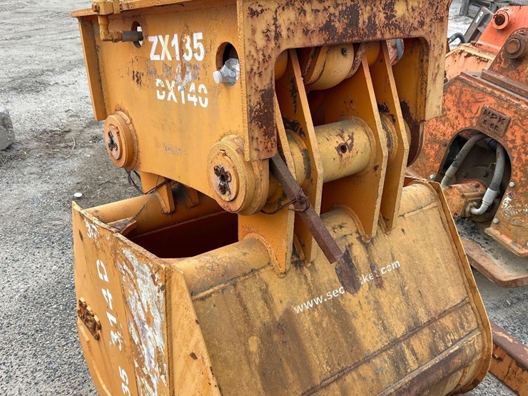 sec-excavator-clam-bucket-attachment-image-2