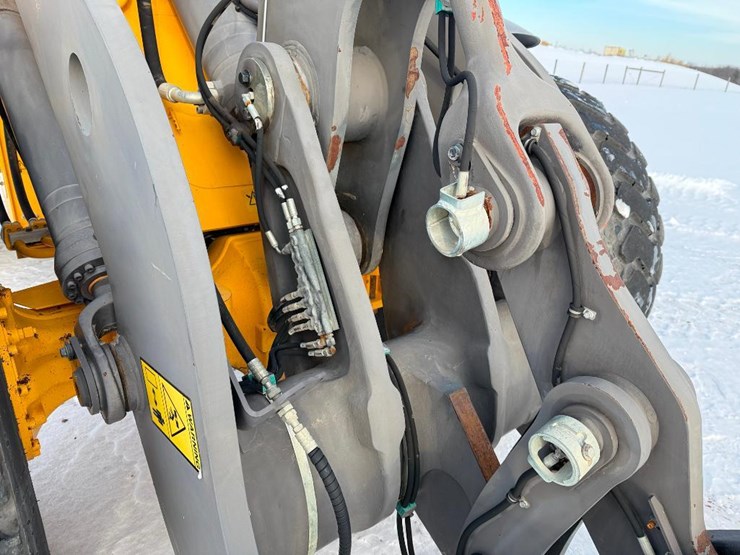 2015-volvo-l90g-image-41