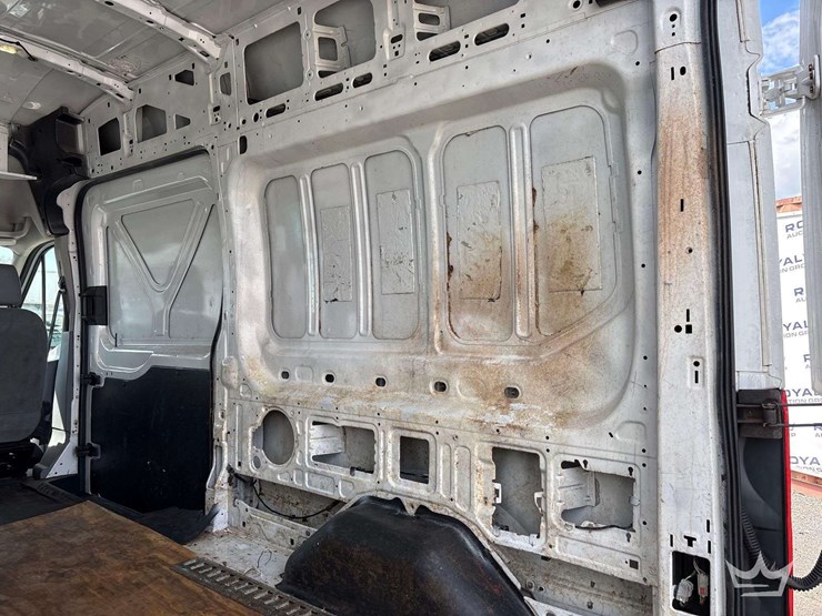 2015-ford-transit-image-25