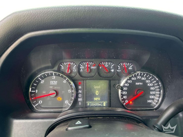 2015-chevrolet-silverado-2500hd-image-17