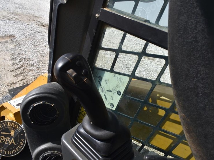 2020-caterpillar-299d3-image-52