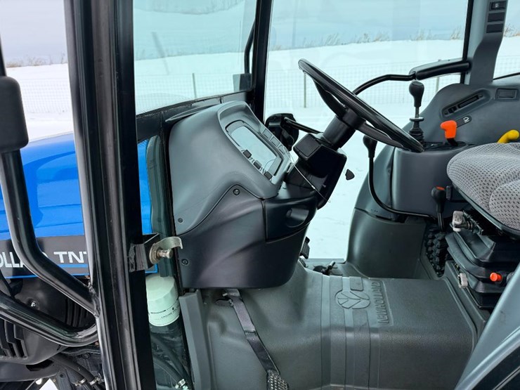 new-holland-tn75d-image-45