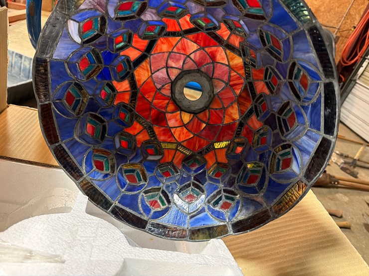 #75-•-stained-glass-lamp-image-5