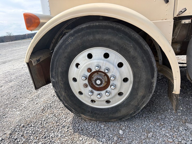 1987-peterbilt-379-image-9