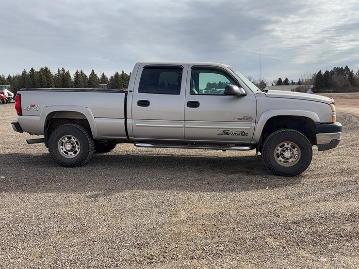 2004-chevrolet-2500hd-image-4