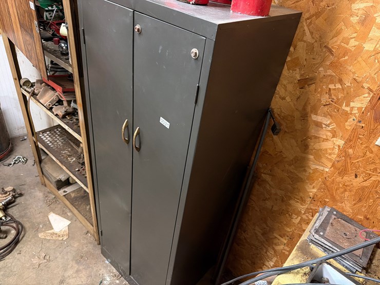 #31-•-metal-cabinet-22”x19”x60”-image-3