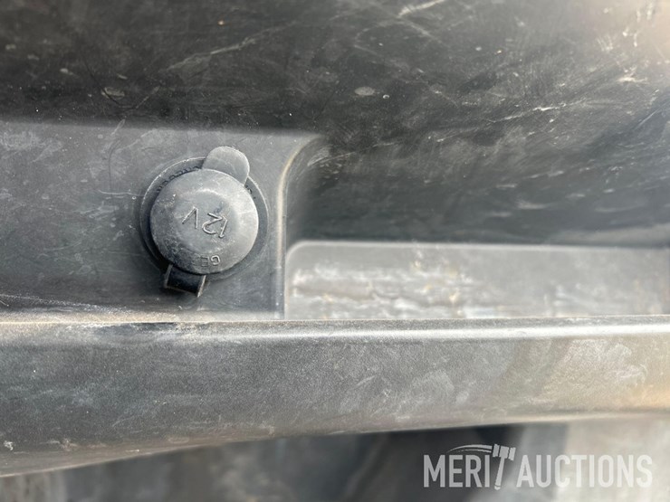 2021-john-deere-gator-image-52