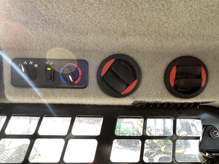 2022-bobcat-t76-image-53