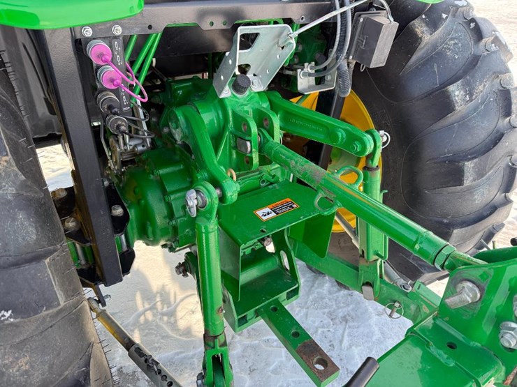 john-deere-4052r-image-25