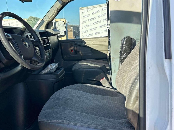 2015-chevrolet-express-2500-image-11