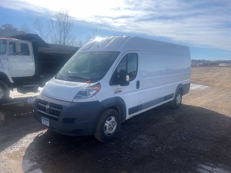 2016-dodge-3500-image-1