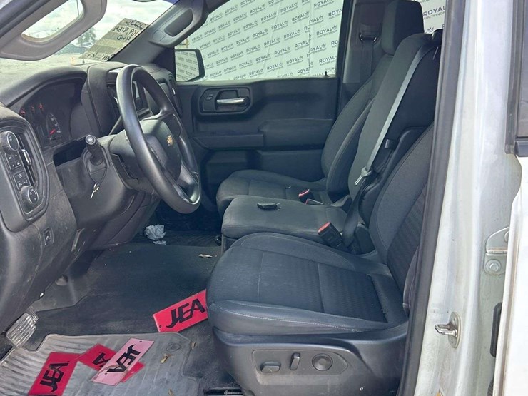 2023-chevrolet-silverado-1500-image-11