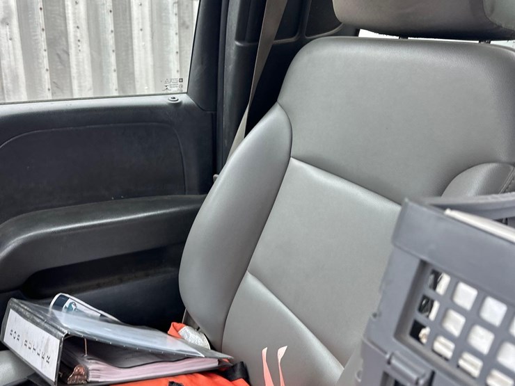 2015-chevrolet-3500hd-image-13