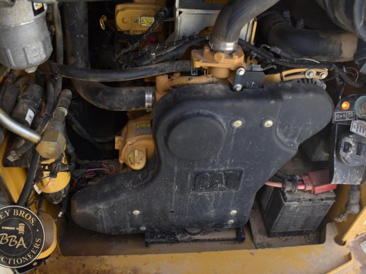 2020-caterpillar-299d3-image-39