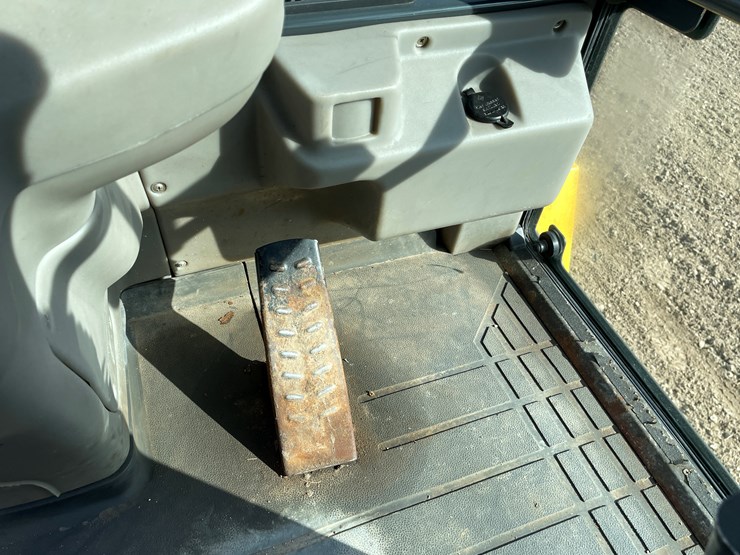 #1012-•-gehl-721-front-end-loader-image-38