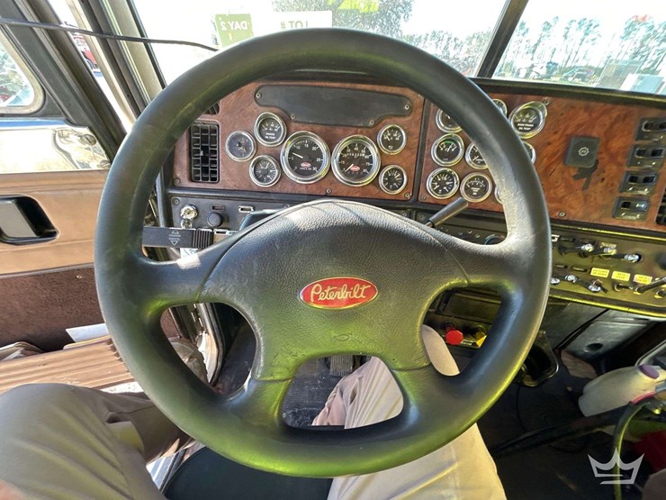 1995-peterbilt-379-image-14