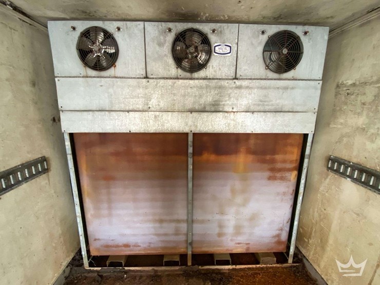 2005-freightliner-m2-106-image-18