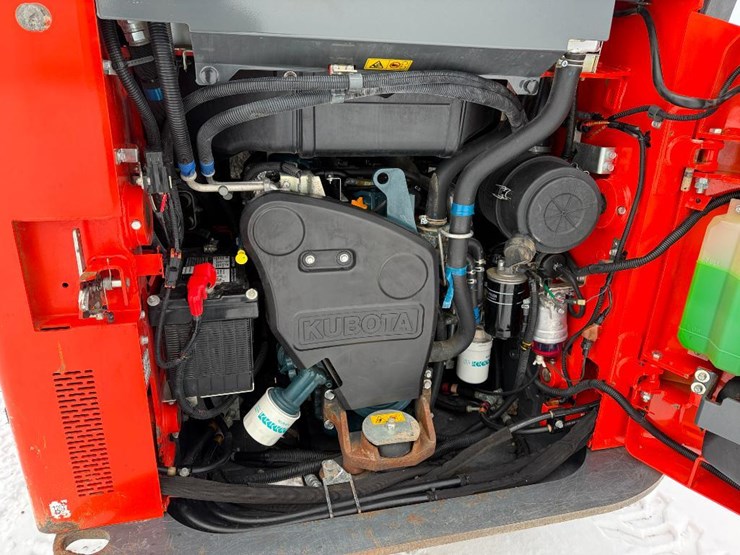 kubota-ssv75-image-24