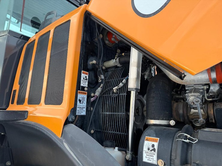 2023-case-621g-xr-image-54