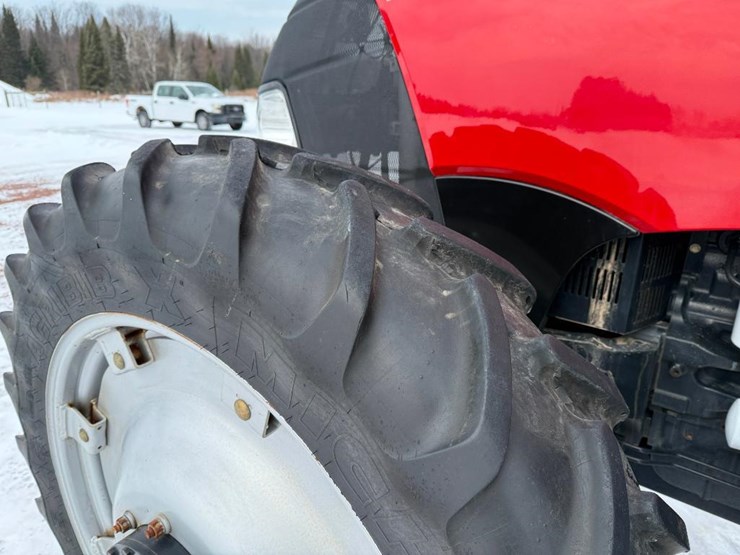 case-ih-farmall-140a-image-12