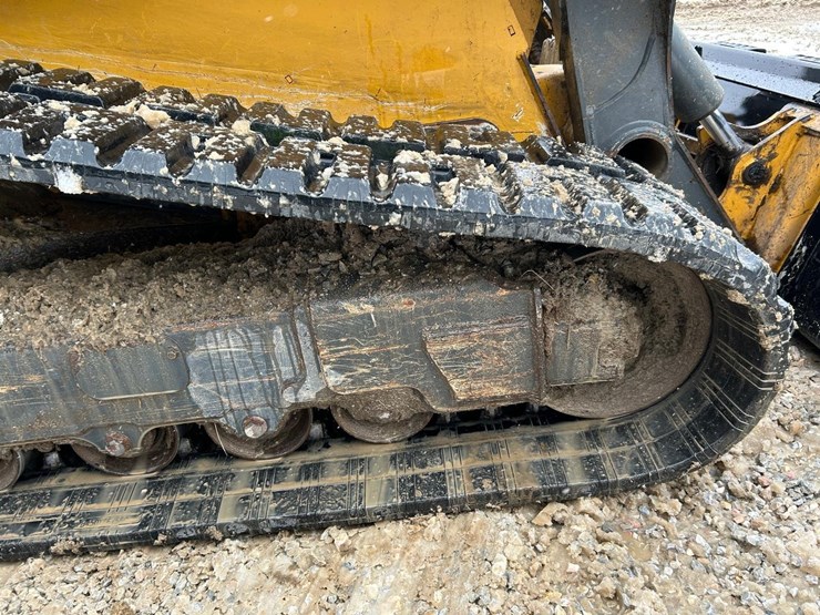 2021-deere-331g-image-14