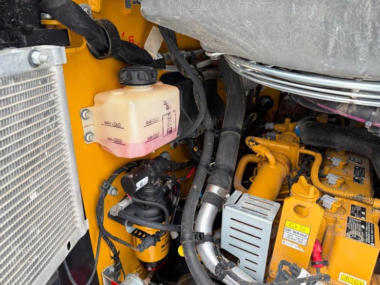 2022-caterpillar-246d3-image-27