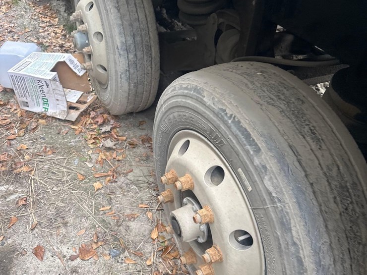 2015-kenworth-t370-image-12