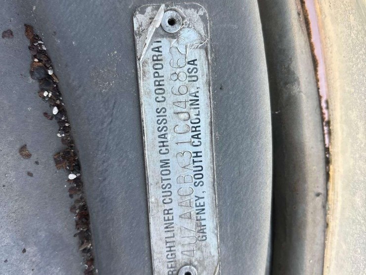 2001-freightliner-mb55-image-40