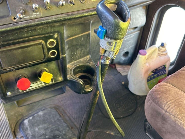 1995-peterbilt-379-image-20