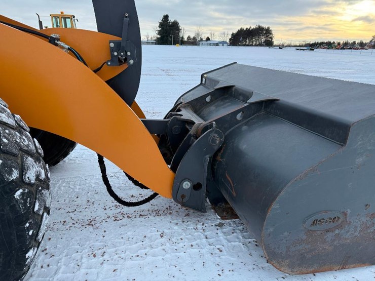 2023-case-621g-xr-image-33