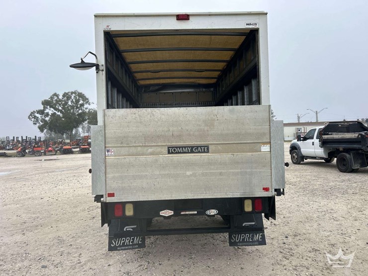 2017-chevrolet-express-3500-image-29