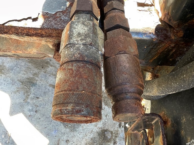 #170-•-boss-quick-cube-skid-steer-mount-salt-spreader-(1)-attachment-&-(2)-cubes-image-9