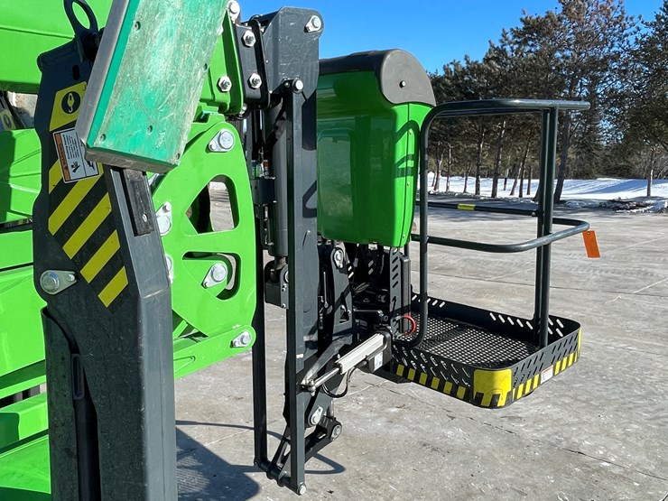 #103-•-2024-leguan-225-track-drive-articulating-boom-lift-image-45