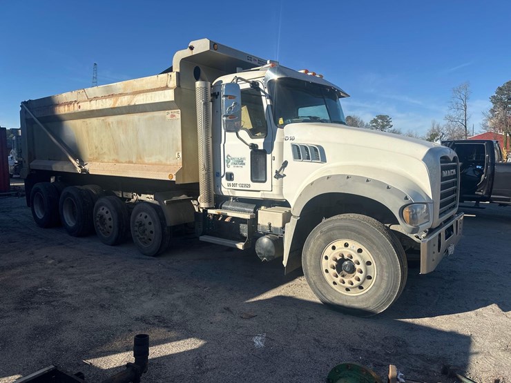 2019-mack-gr64f9-quad/a-dump-truck-image-2