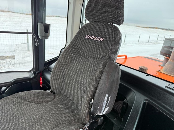 2018-doosan-dl250-5-image-54