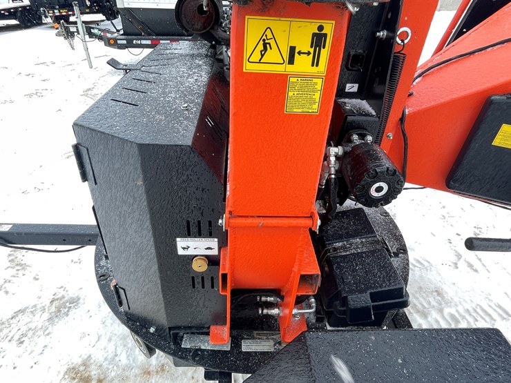 #152-•-2022-bear-cat-wood-chipper-(-no-title)-image-17