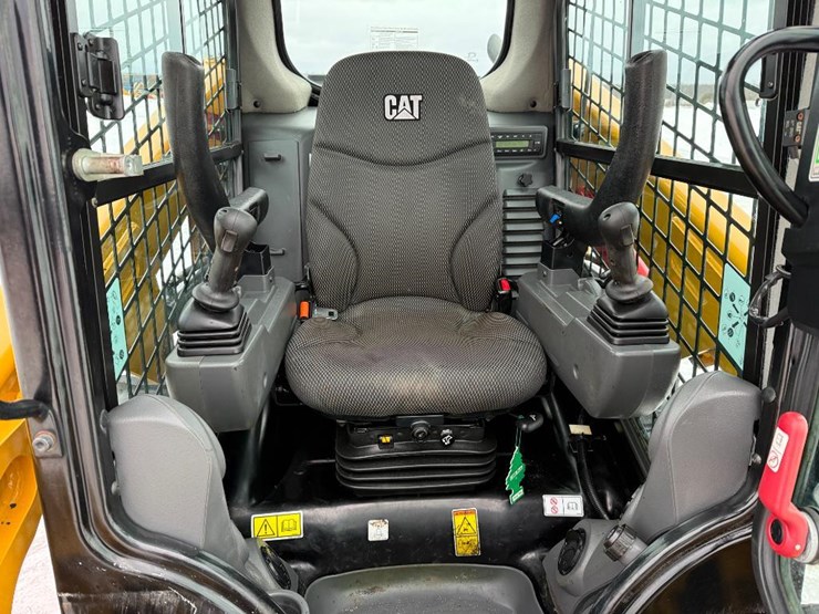 2022-caterpillar-246d3-image-28