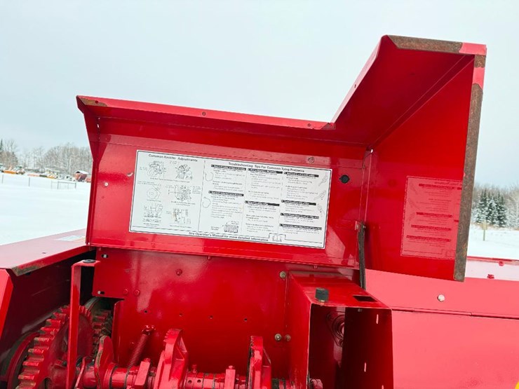 2015-new-holland-bc5070-image-22