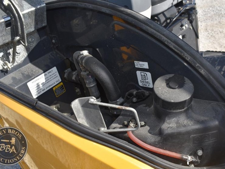 2021-deere-26g-image-35