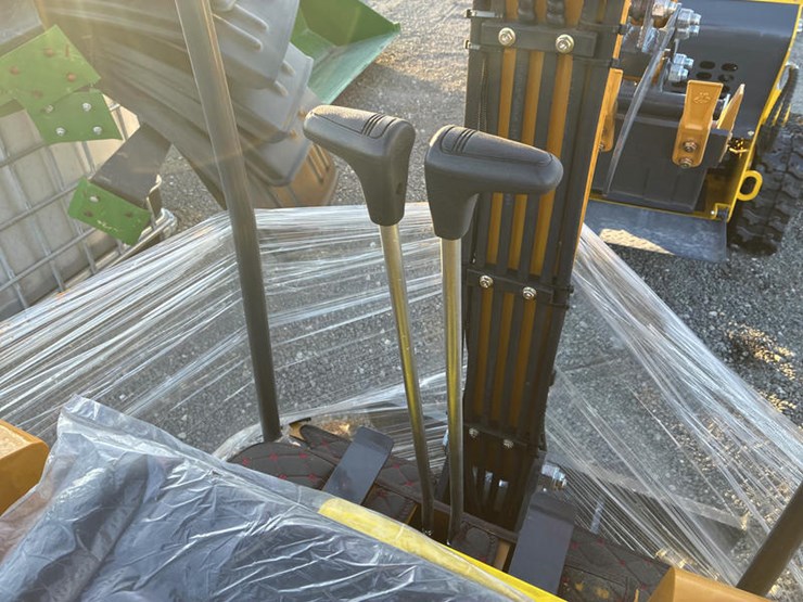 #115382-•-rt-15r-mini-excavator-image-12