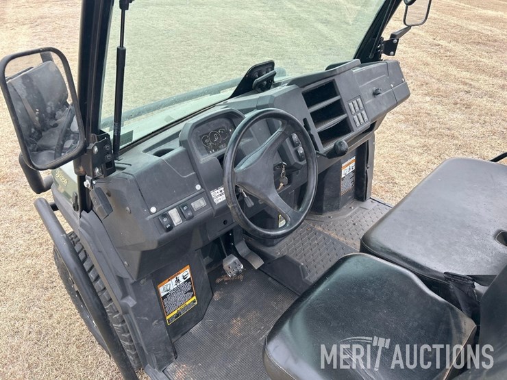 2021-john-deere-gator-image-41