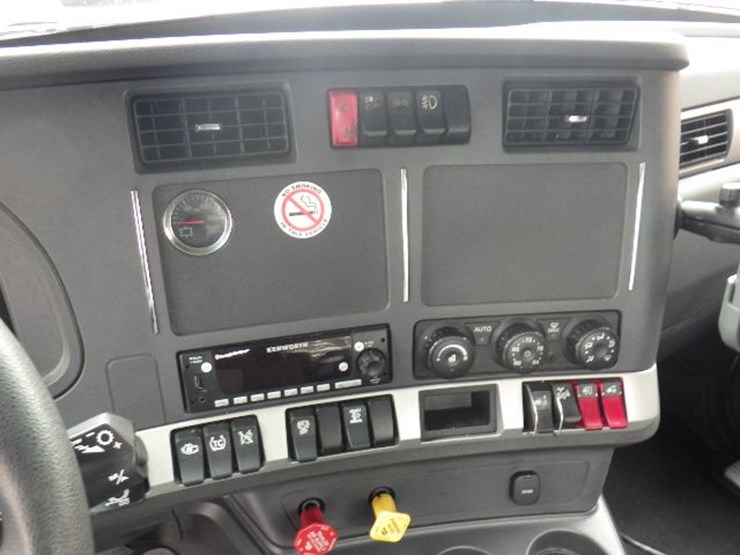 2024-kenworth-t680-image-16