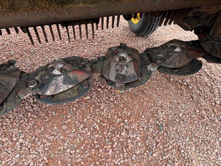 new-holland-210-image-15