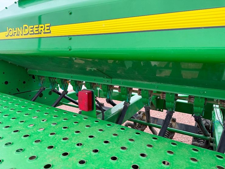 2010-john-deere-1590-image-43