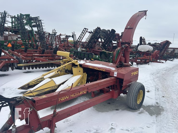 new-holland-790-image-1